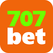 Mulher brasileira elegante desfrutando de uma atmosfera luxuosa de cassino com luzes de roleta e fichas de jogo no 707Bet Casino Brazil